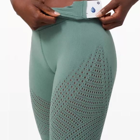 Lululemon Reveal Bike Shorts Sz.4 - Picture 4 of 11